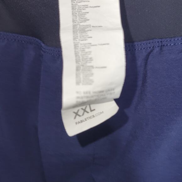 Fabletics Short Lined Size XXL Blue Gym Running Workout Athleisure Zipper Pocket - Picture 4 of 10